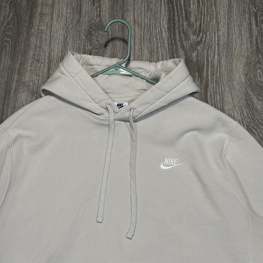 Nike Sportswear Club Fleece Pullover Hoodie Mens Medium Light Bone BV2654-072 - Picture 2 of 9
